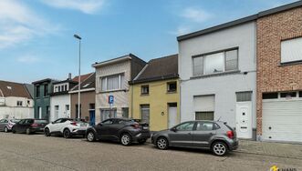 Eengezins woning te koop in DEURNE