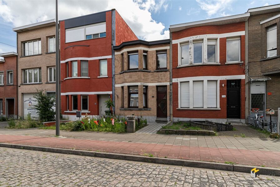 Eengezins woning te koop in DEURNE