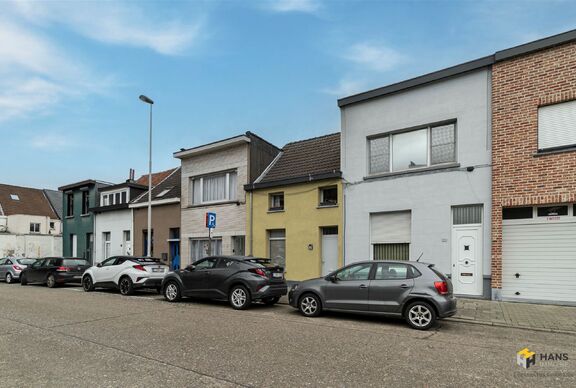 Eengezins woning te koop in DEURNE